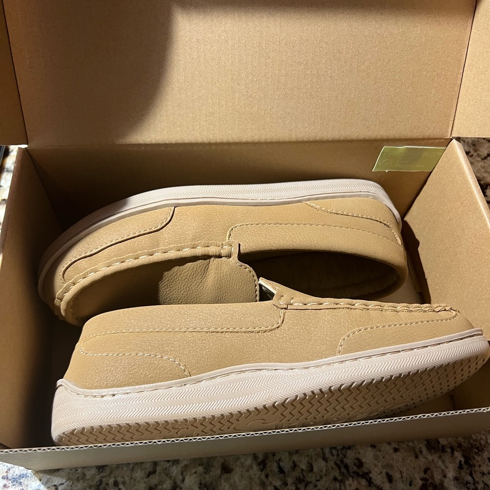 BRAND NEW MY PILLOW MOCCASINS